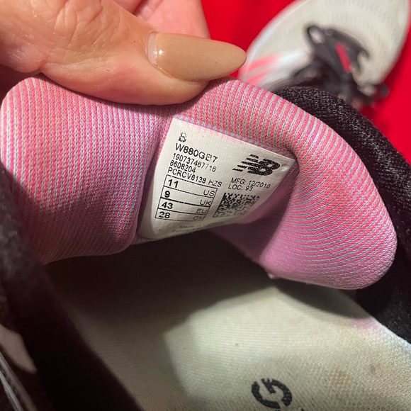 Ladies 11 New Balance Running Shoes 880V7 - Picture 4 of 5